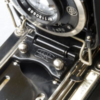 Icarette's lens board bracket