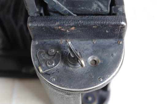 Shutter tension indicator, Graflex 1A