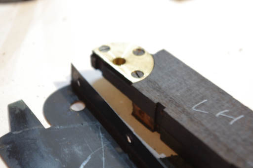 Mirror pivots, Graflex 1A