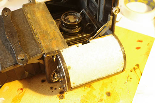 Corrosion to aluminium shutter covers, Graflex 1A